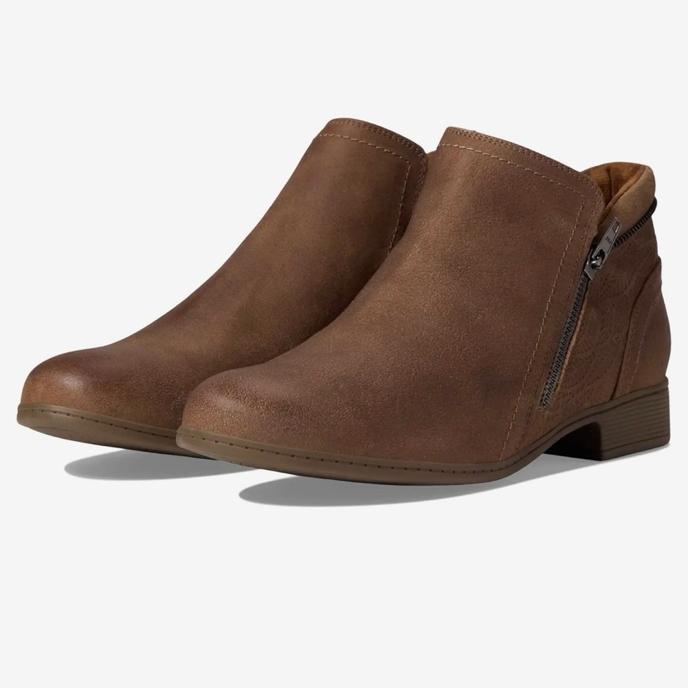 Cobb Hill Leather Crosbie Ankle Boot.